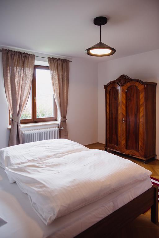 Zimmer & Appartements In Der Gamlitzerstrasse Ehrenhausen Room photo